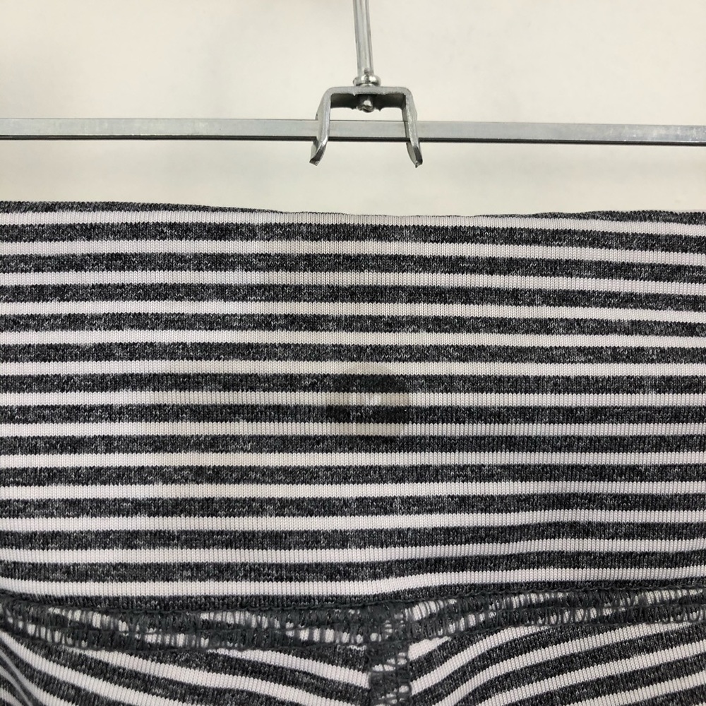 90 Degree Reflex Mesh Striped Workout leggings - Picture 8 of 8
